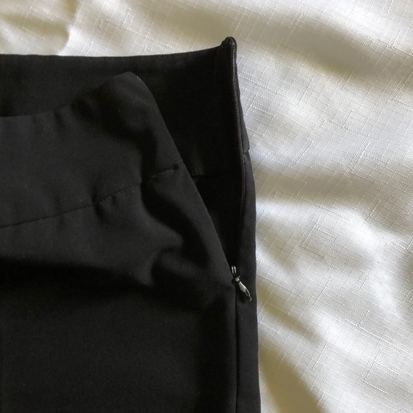 *2 for $10.00 /  Ladies’ black cropped pants - Picture 2 of 5